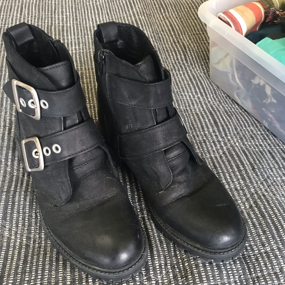 Norberto Costa black shirt boots